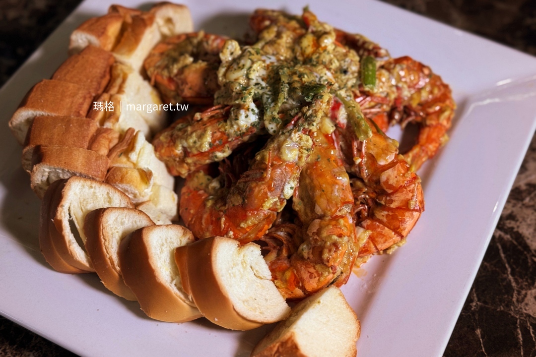 福芳臺菜合菜「椰香咖哩蝦佐月亮羅宋」，南洋風味黃咖哩椰奶基底搭配鮮美大蝦。