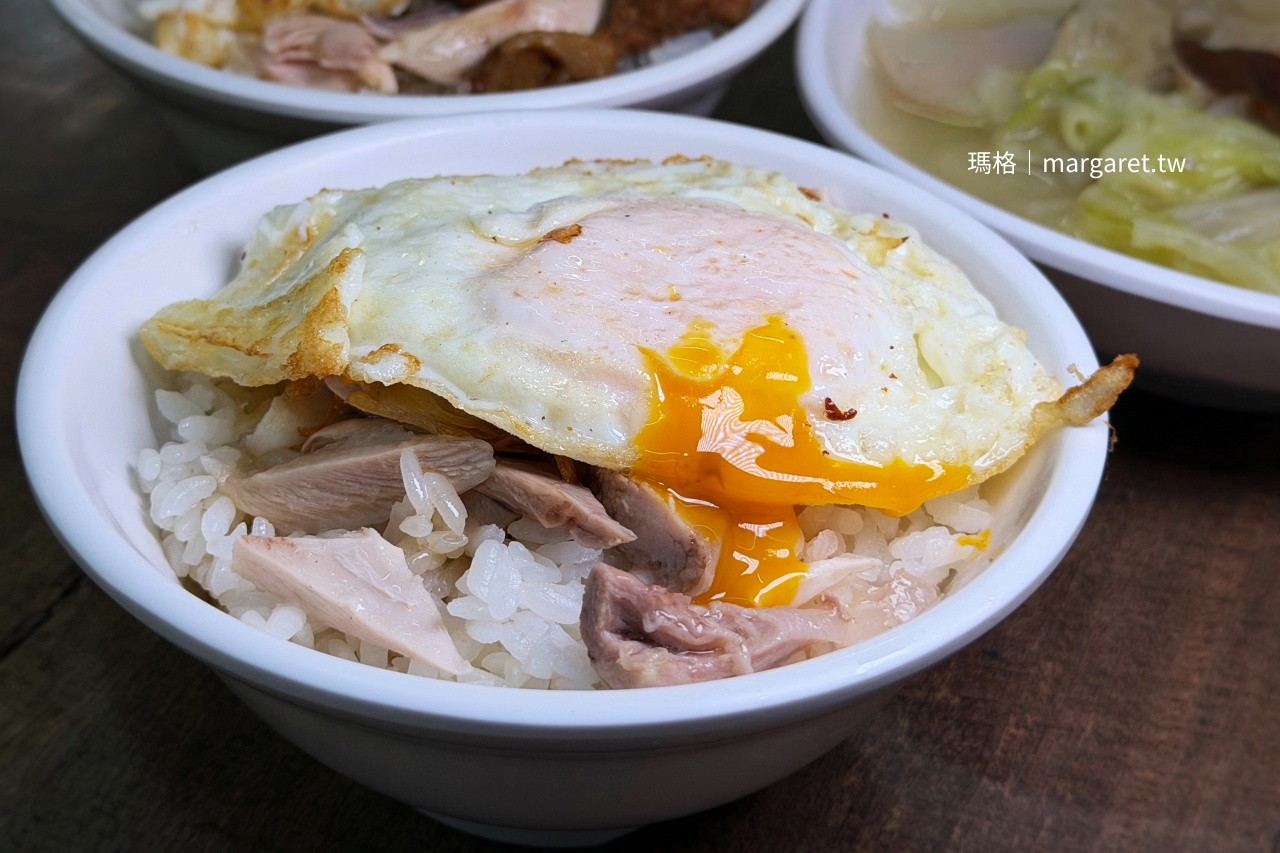 嘉義波波食堂 關山米雞肉飯手切雞肉片雞油油蔥酥秘製醬汁