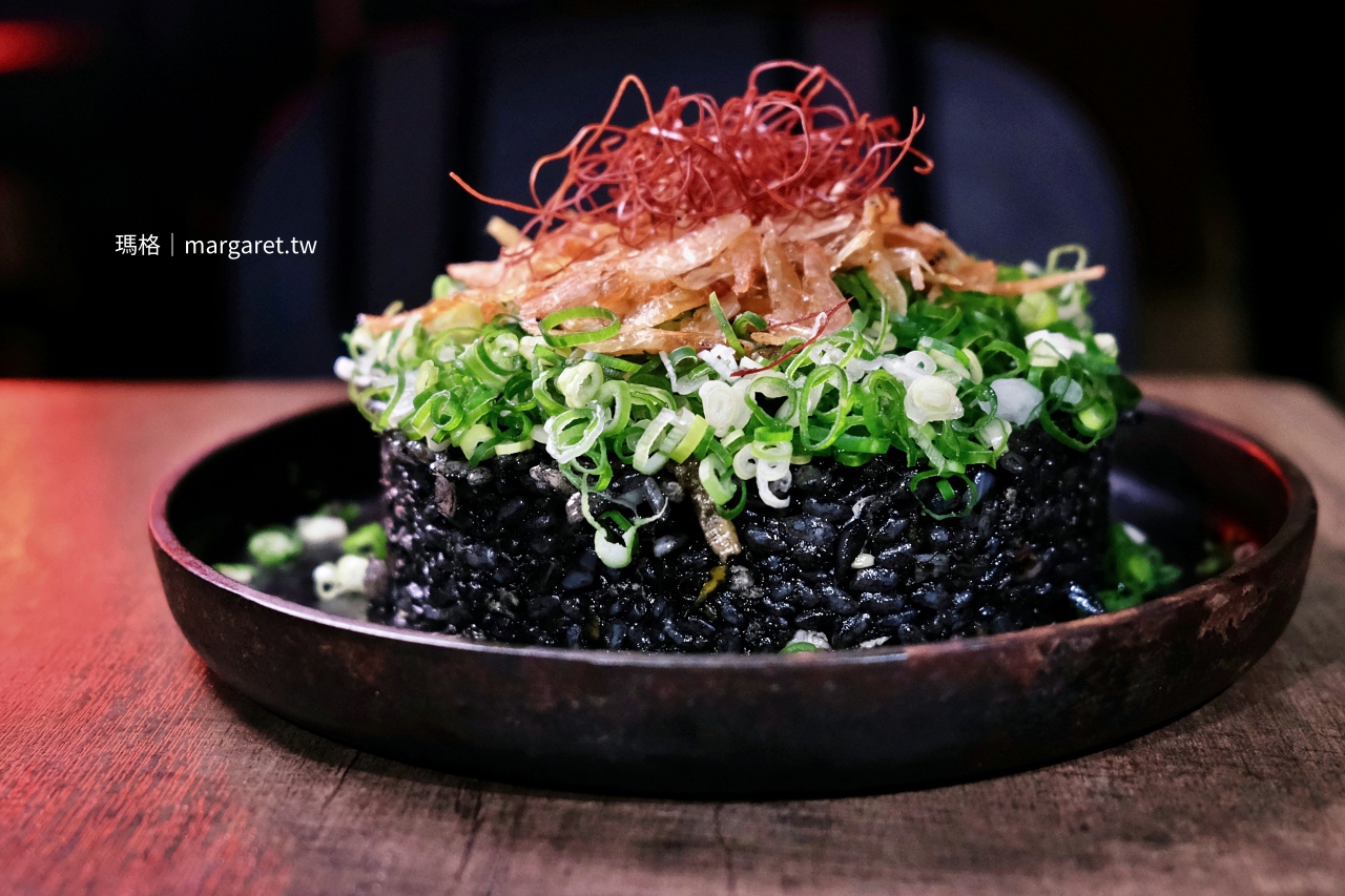 碳少年黑嚕嚕套餐「煤塊櫻花蝦炒飯」。