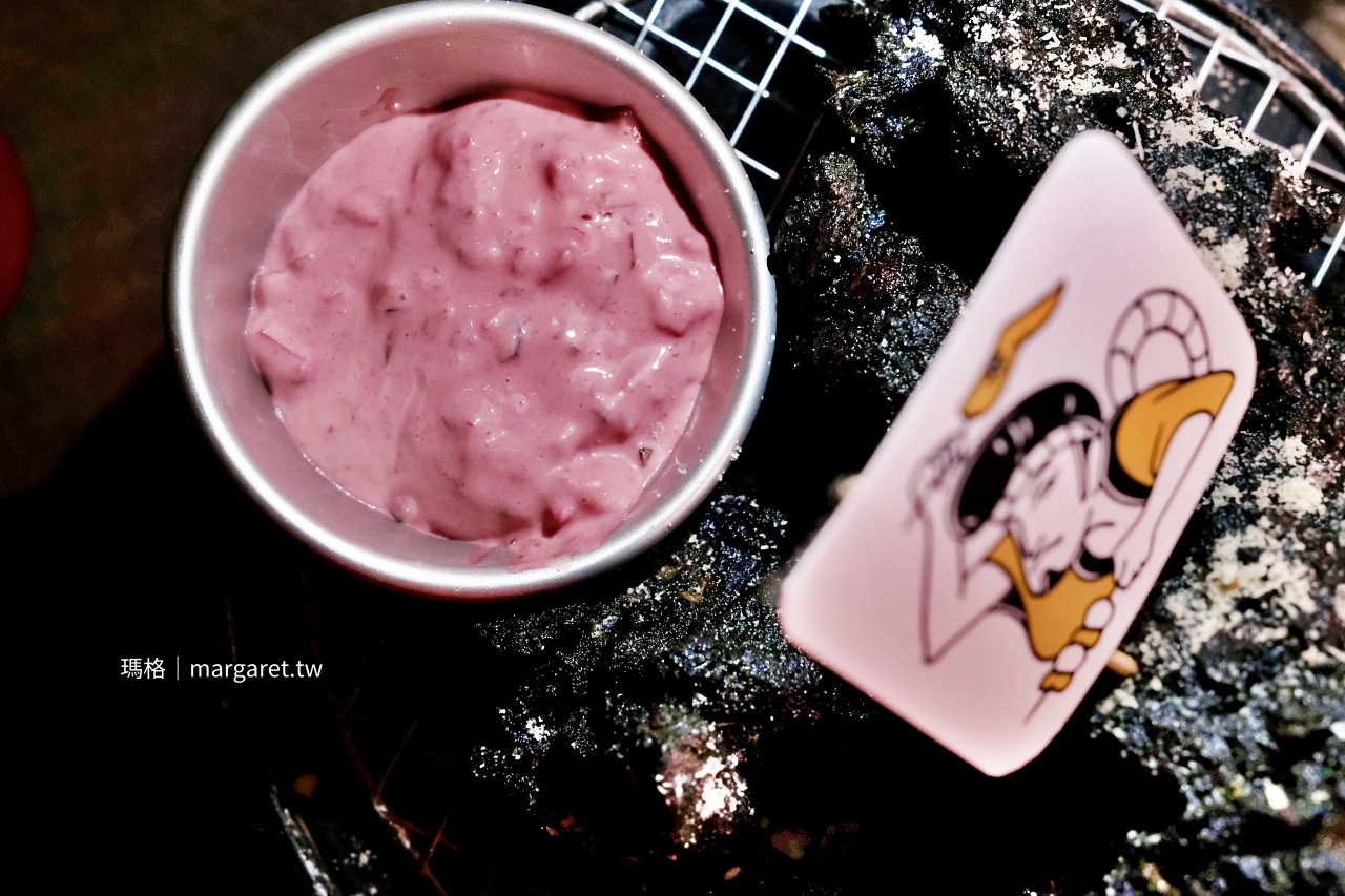 碳少年「碳炸雞」搭配「甜菜根塔塔」。