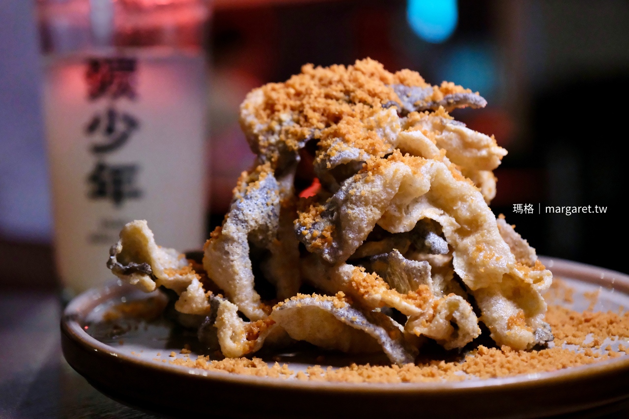 致敬鹹蛋超人：碳少年奧特曼鹹蛋魚皮。