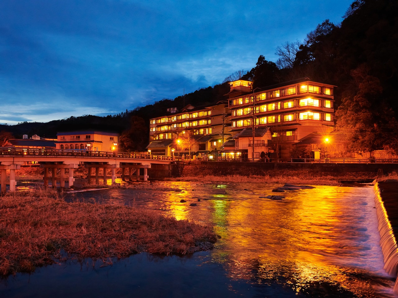 萬翠樓旅館是三朝溫泉少見的「政府登錄國際觀光旅館」。