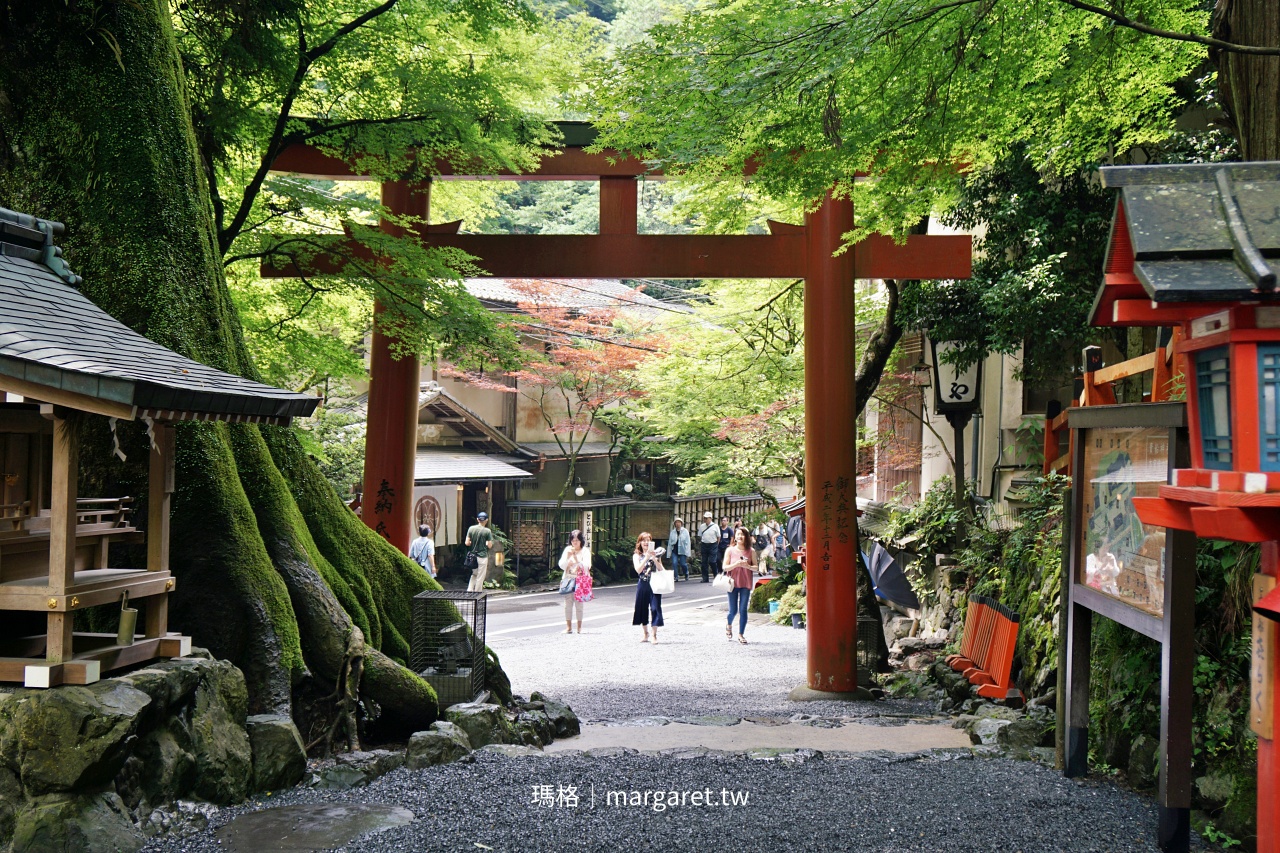 京都貴船神社半日遊｜紅燈籠石階、水占卜與川床料理
