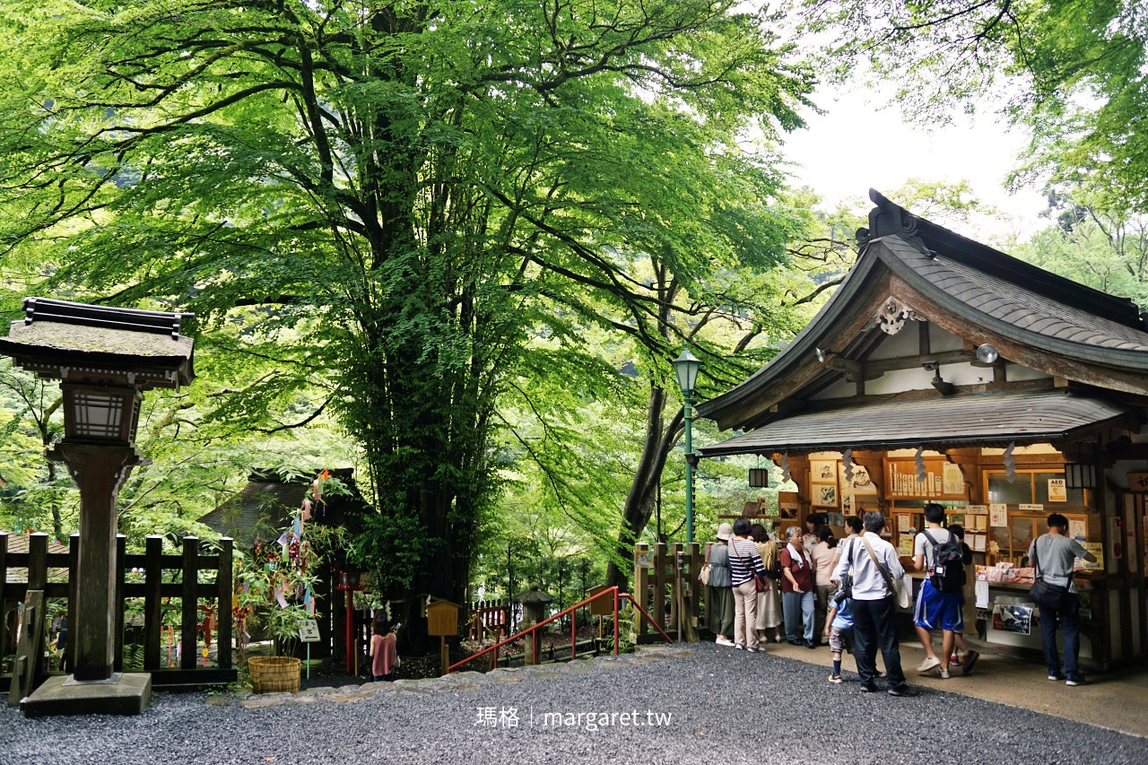 京都貴船神社半日遊｜紅燈籠石階、水占卜與川床料理