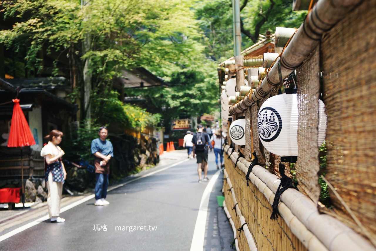 京都貴船神社半日遊｜紅燈籠石階、水占卜與川床料理