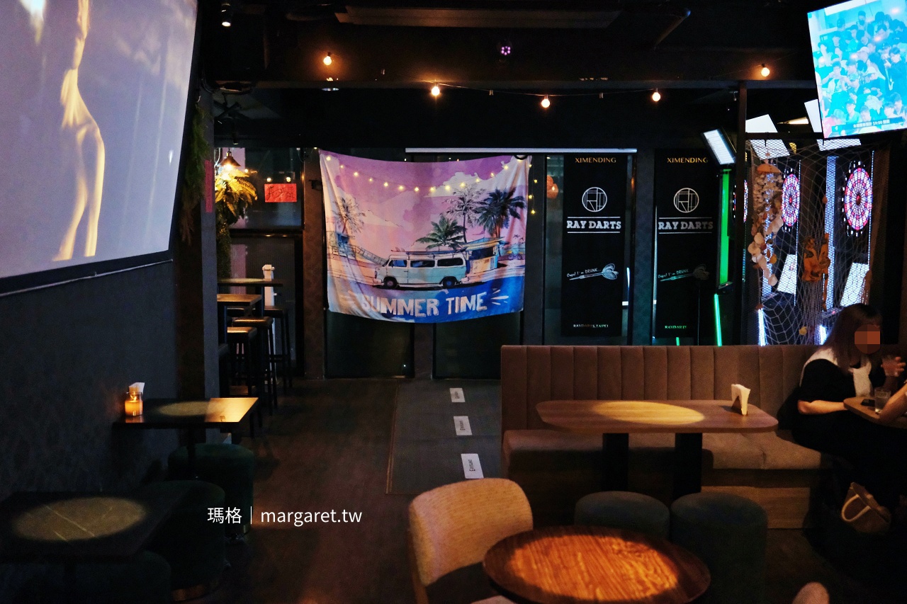台北RayDarts酒吧 飛鏢區運動風格休閒空間賽事直播派對場景