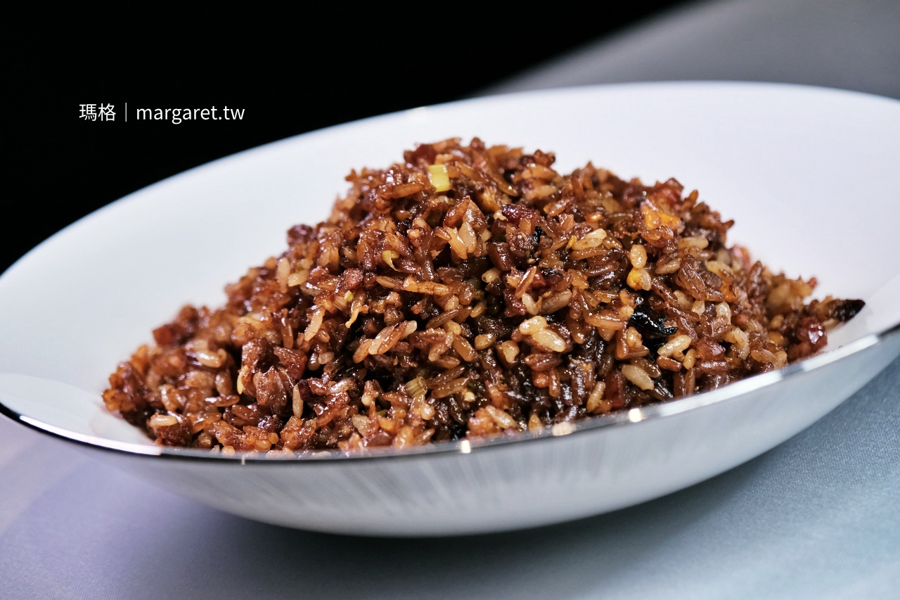 高雄雋Gen中餐廳 生炒臘味飯黑金炒飯特寫