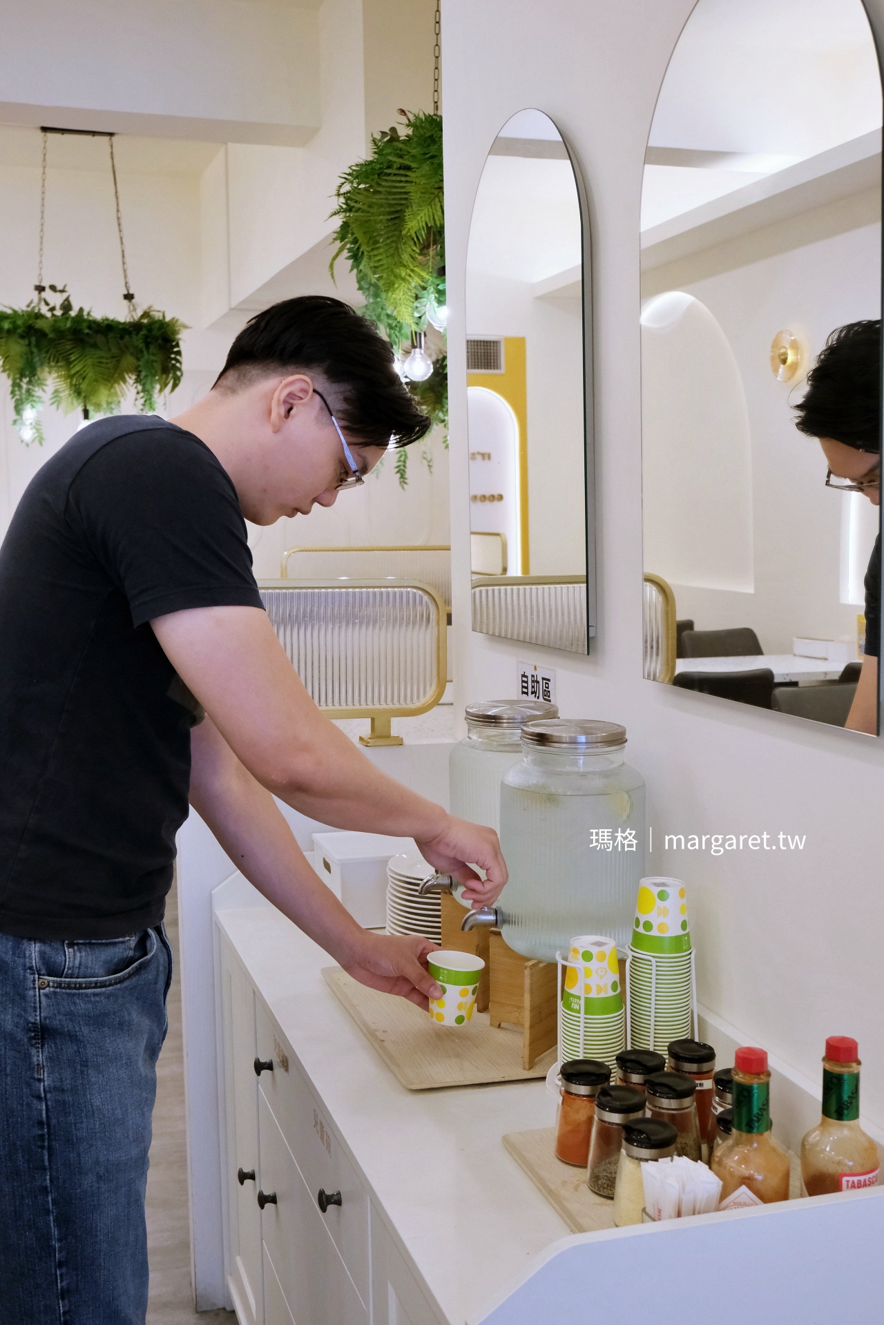 瑪格於虎尾 NU PASTA 門市留影