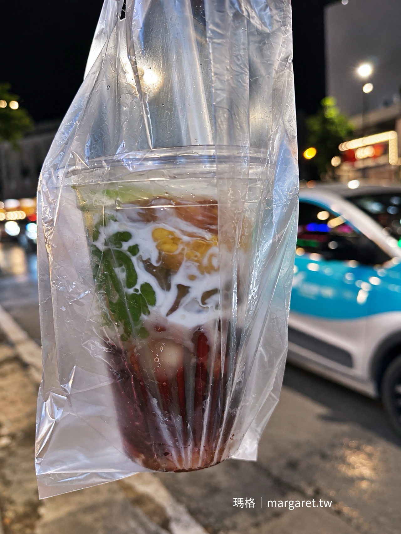 越南甜品外帶杯與多種配料