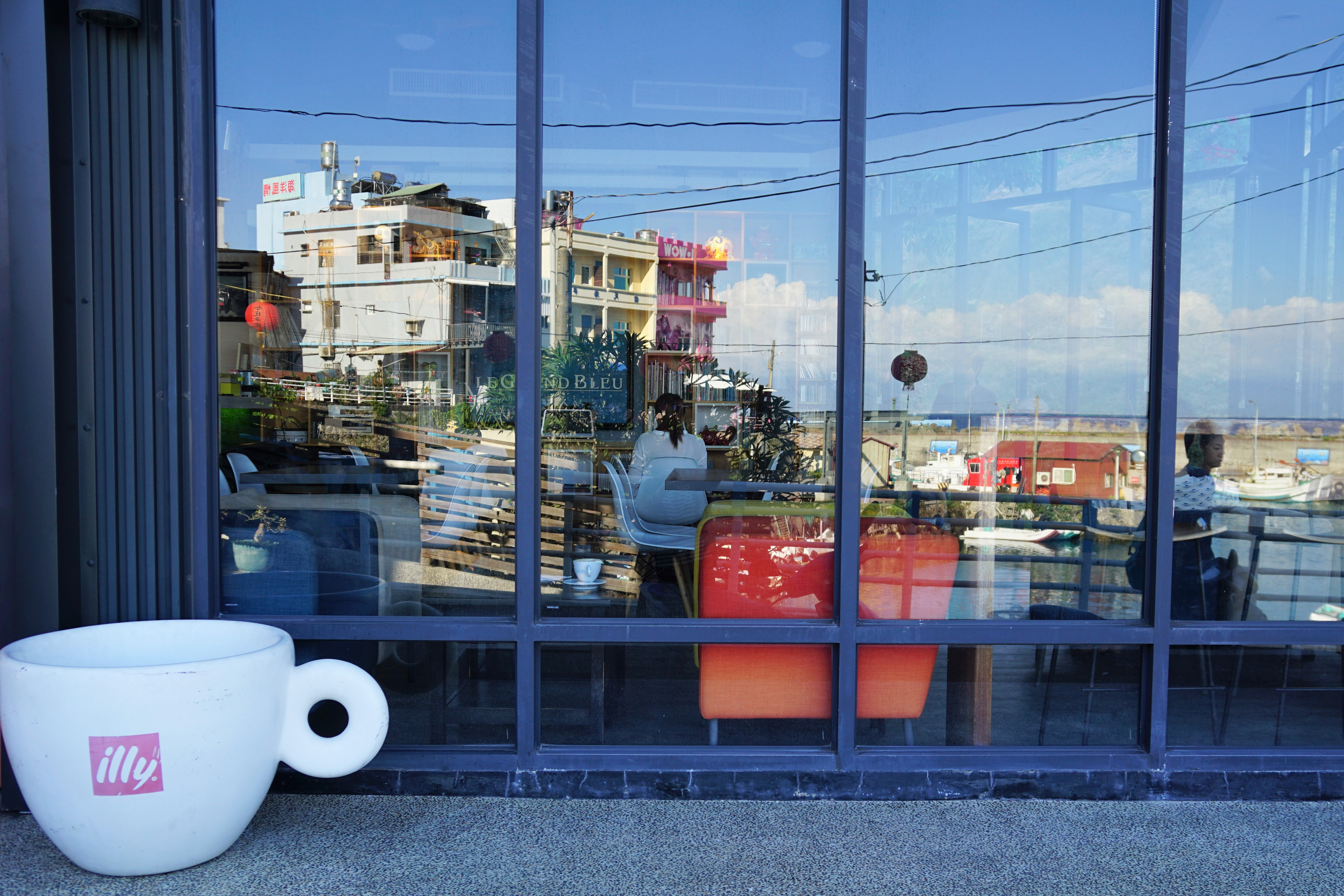 灰窯人文咖啡 Coral Cafe｜面對小琉球漁港的碧海藍天
