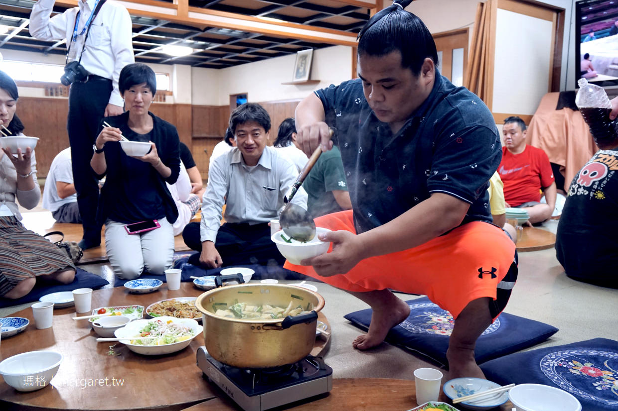 體驗真正的日本相撲火鍋｜茨城龍崎。式秀部屋｜跟相撲選手一起用餐，力士大廚煮給你吃