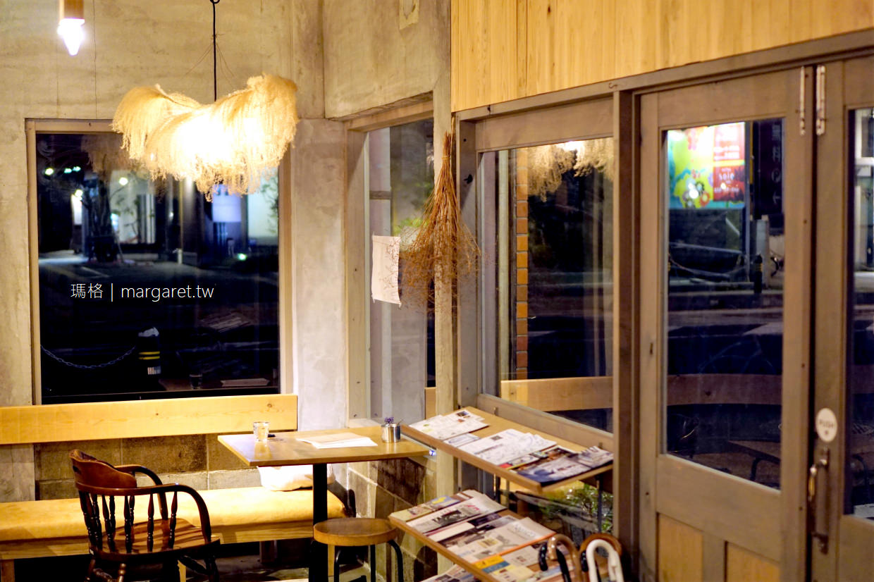 Y Pub & Hostel Tottori 。鳥取市青年旅館｜被1樓咖啡酒吧那盞燈迷住了