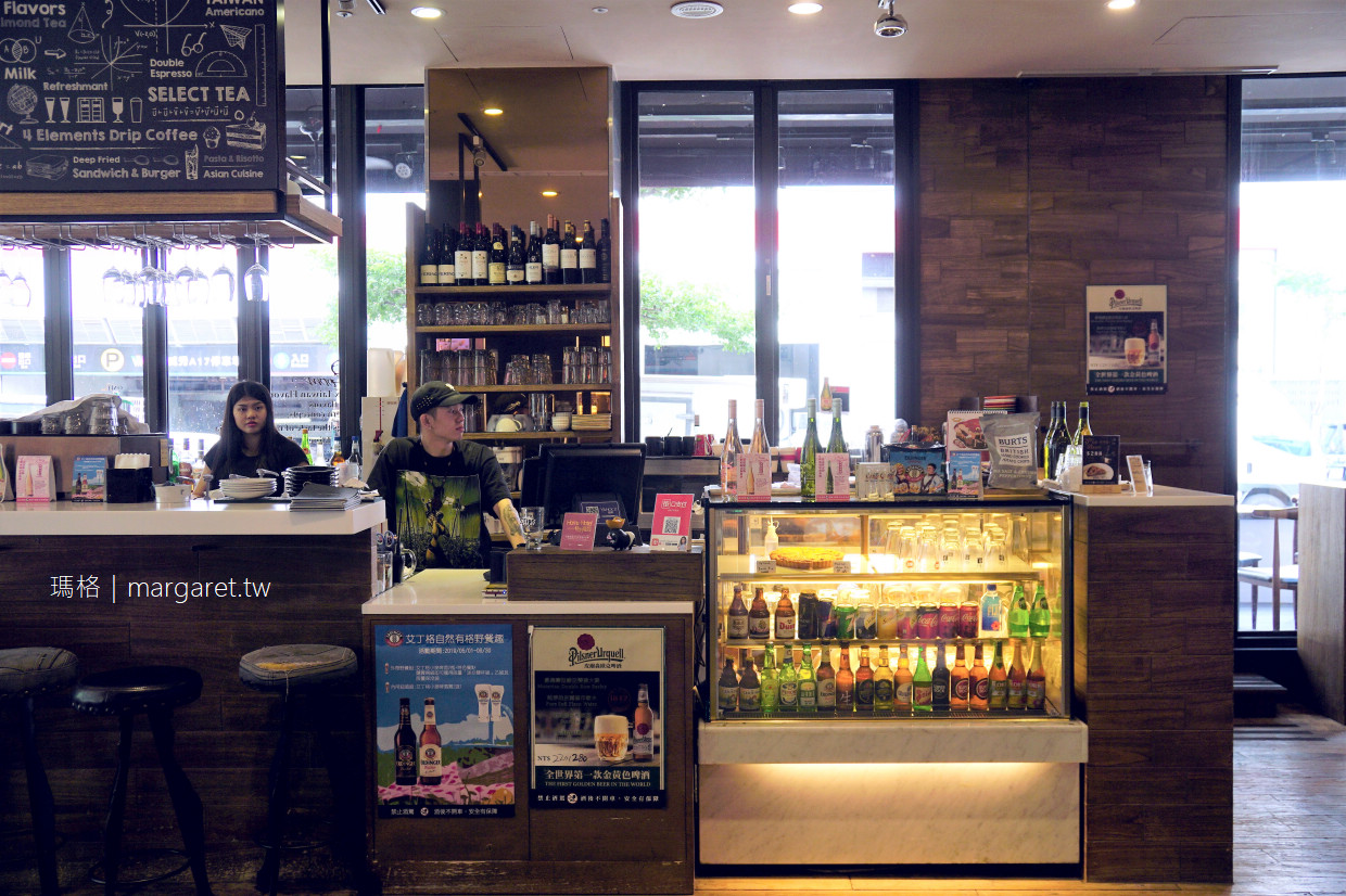 QAFE ROOM。台北信義區咖啡小酒館｜時尚藝術x台灣味。還可以點牛肉麵
