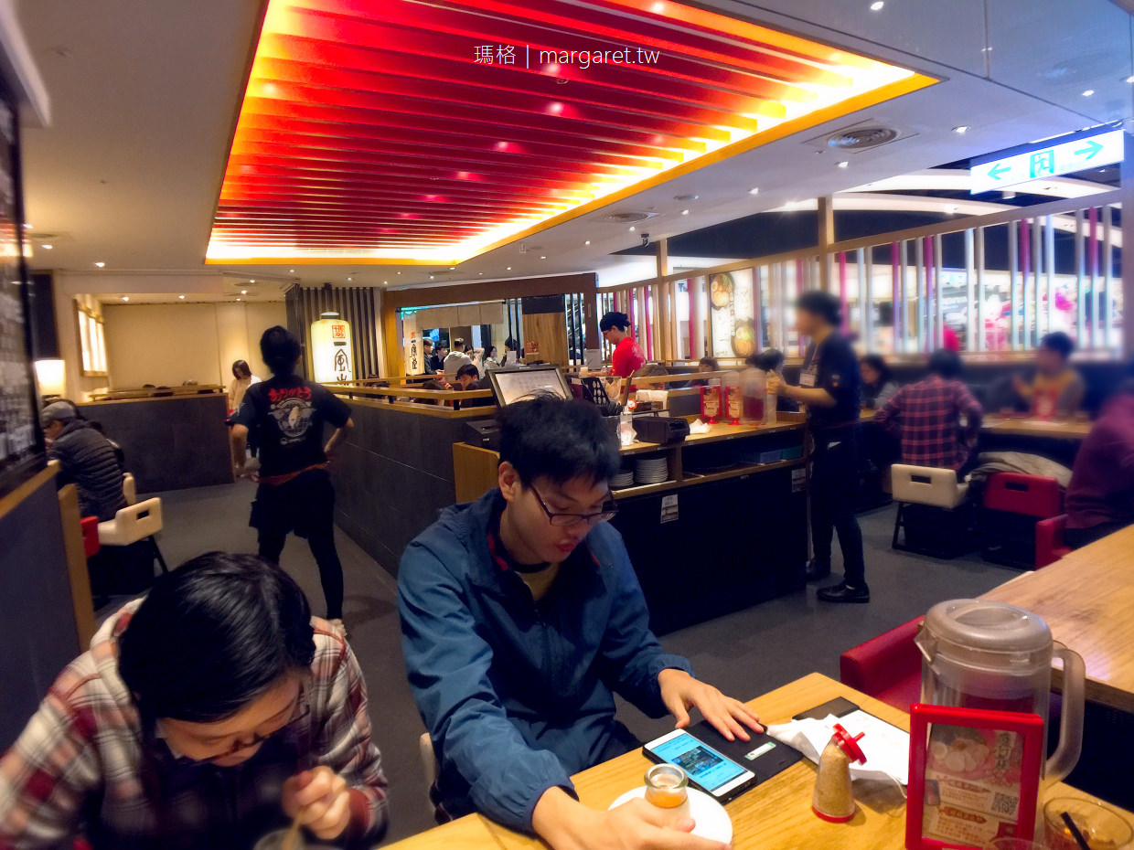 一風堂新光三越A8店。博多拉麵名店在台北｜手機食記