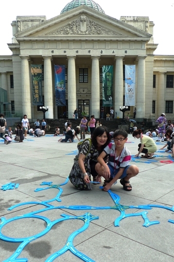 【玩藝術的好時光】帶孩子參加Paramodel極樂模型在台博館的古蹟塗鴉