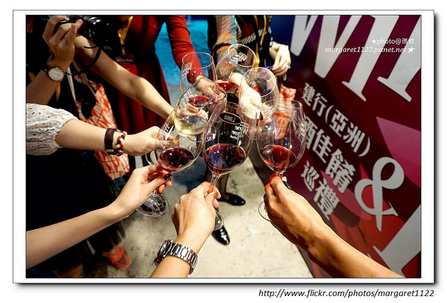 【香港】2014美酒佳餚巡禮。「閃躍維港」3D光雕匯演