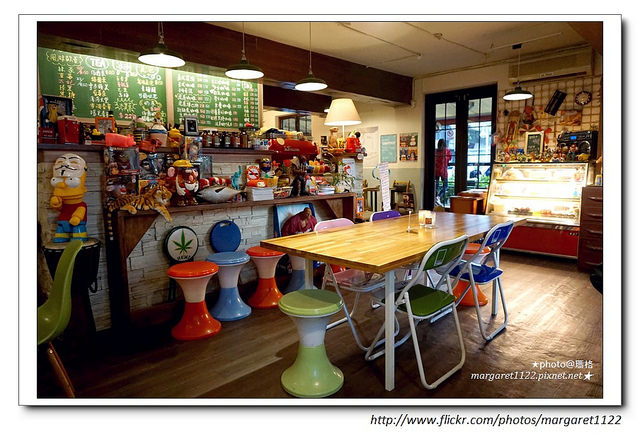 虎屋咖啡hooooo cafe。民生社區｜綠意環繞、復古玩具包圍的懷舊空間！(已歇業)