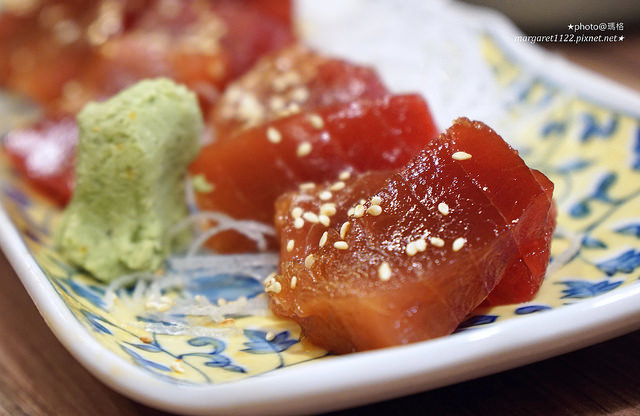 小六食堂，醬油漬熟成鮪魚刺身風味絕佳｜生魚片的切工、熟成是美味關鍵